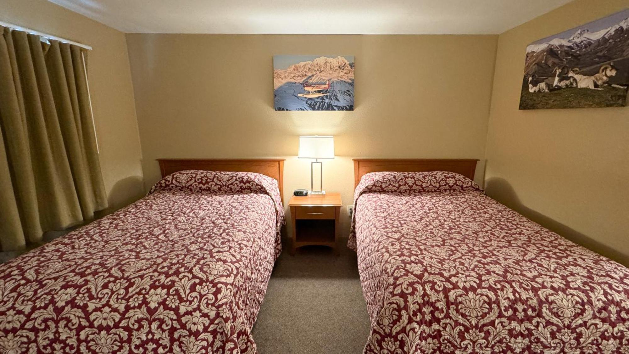 Young'S Motel Tok Exterior photo